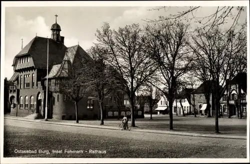 Ak Burg auf der Insel Fehmarn, Blick auf das Rathaus, Gasthof Liesenberg 