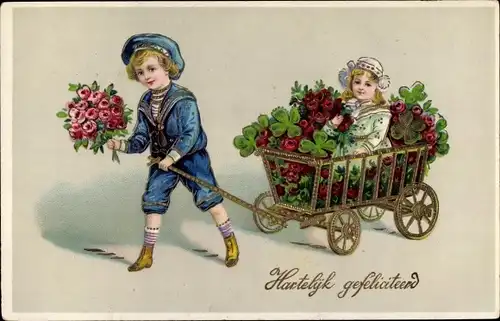 Präge Litho Glückwunsch Geburtstag, Junge zieht Mädchen in einem Karren, Kleeblätter, Rosen