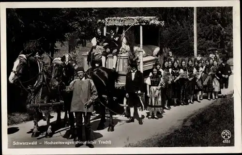 Ak Titisee Neustadt im Breisgau Hochschwarzwald, Hochzeitswagen, Neustädter Tracht