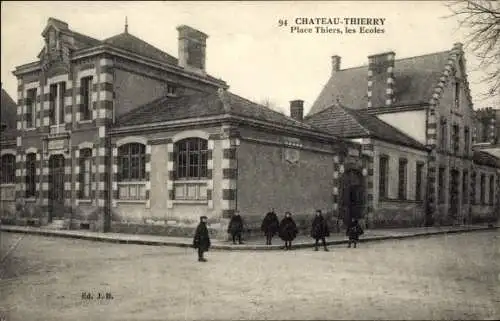 Ak Château Thierry Aisne, Place Thiers, les Ecoles