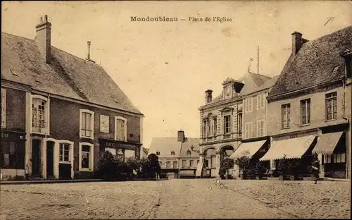 Ak Mondoubleau Loir et Cher, Place de l´Eglise