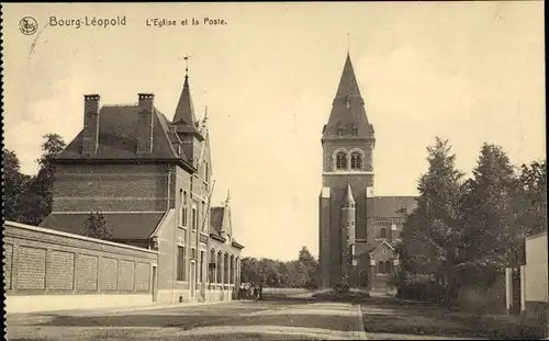 Ak Leopoldsburg Bourg Léopold Limburg Flandern, Kirche und Postamt, Straßenansicht