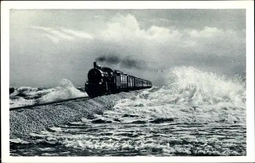 Ak Sylt in Nordfriesland, Dampflok auf dem Hindenburgdamm