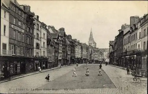 Ak Lisieux Calvados, La Place Victor Hugo