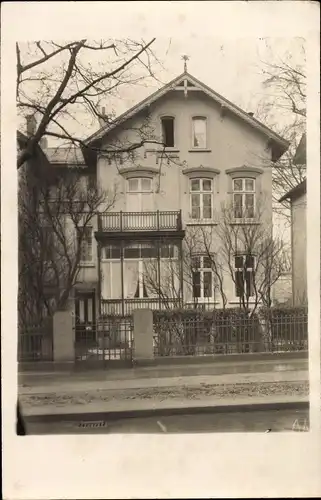 Foto Ak Hamburg, Straßenpartie mit Wohnhaus