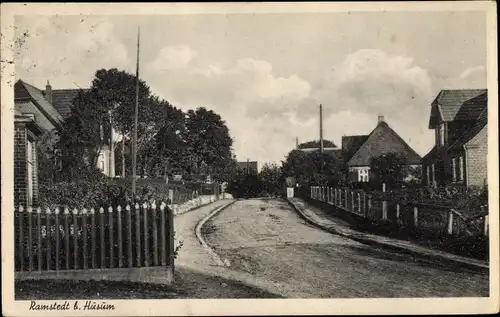 Ak Ramstedt in Nordfriesland, Straßenpartie, Wohnhäuser