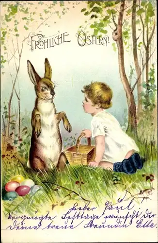 Ak Glückwunsch Ostern, Kind mit Osterhase auf einer Wiese, Ostereier