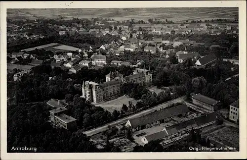 Ak Annaburg im Kreis Wittenberg, Blick auf den Ort, Schloss, Fliegeraufnahme