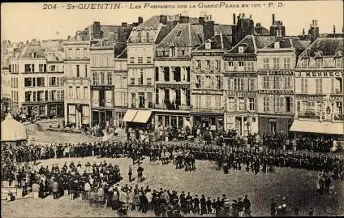 Ak Saint Quentin Aisne, Les Prussiens sur la Grande Place, 1871