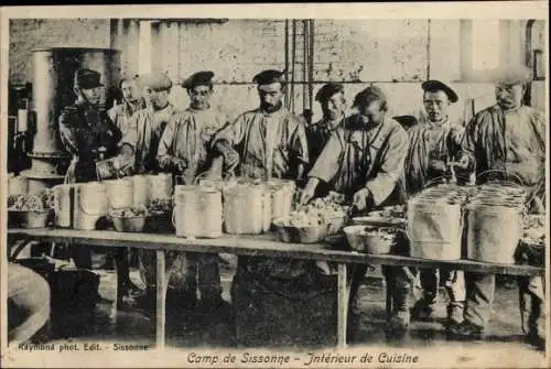 Ak Sissonne Aisne, Camp, Interieur de Cuisine