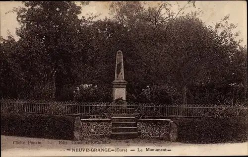 Ak Neuve Grange Eure, Le Monument