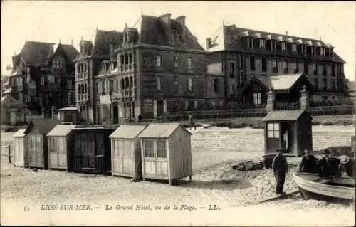 Ak Lion sur Mer Calvados, Le Grand Hotel, vu de la Plage