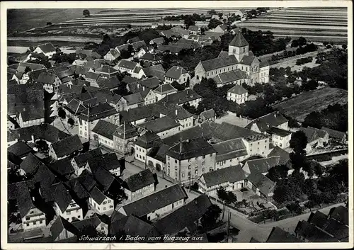 Ak Schwarzach im Odenwald Baden, Totalansicht der Ortschaft, Kirche, Fliegeraufnahme