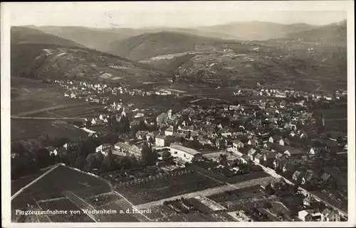 Ak Wachenheim a.d. Haardt an der Weinstraße Pfalz, Blick auf den Ort, Fliegeraufnahme