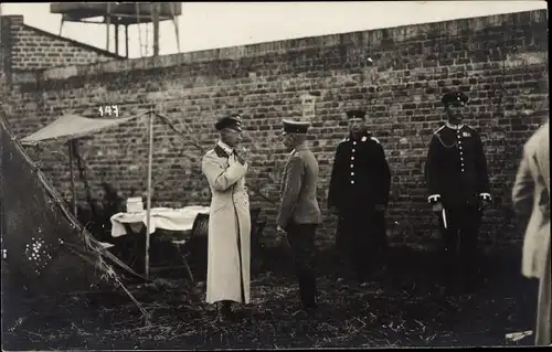 Foto Ak Kronprinz Wilhelm von Preußen, deutsche Soldaten in Uniformen