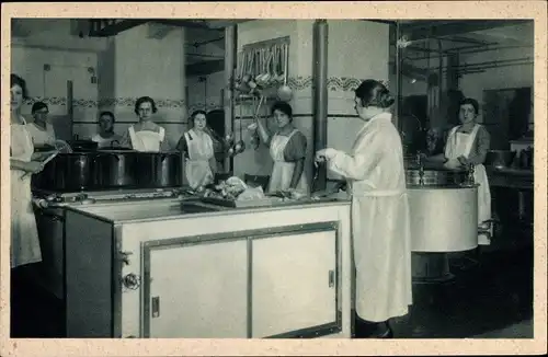 Ak Wittenberge in der Prignitz, Singer Nähmaschinen AG, Blick in die Werksküche, Frauen beim Kochen