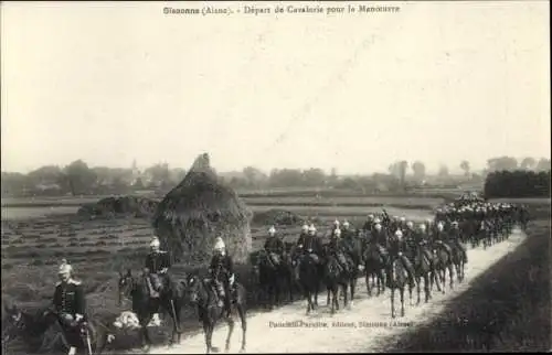 Ak Sissonne Aisne, Depart de Cavalerie pour la Manoeuvre