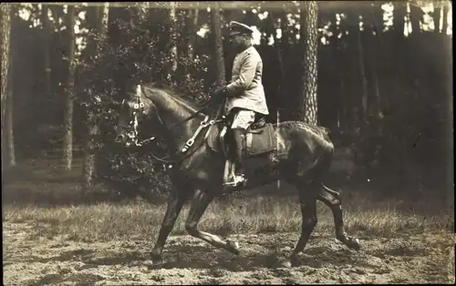 Foto Ak Soldat in Uniform auf einem Pferd, Reiter