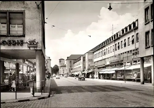 Ak Saarlouis im Saarland, Französische Straße, Geschäfte, Passanten