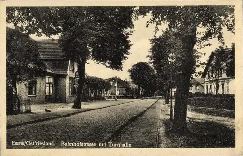 Ak Esens in Ostfriesland, Bahnhofstraße, Turnhalle