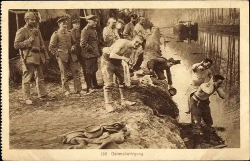 Ak Generalreinigung, Deutsche Soldaten waschen sich in einem Kanal, 1. WK