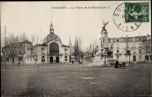 Ak Soissons Aisne, La Place de la Republique