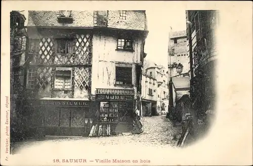 Ak Saumur Maine et Loire, Vieille Maison en bois, Handlung