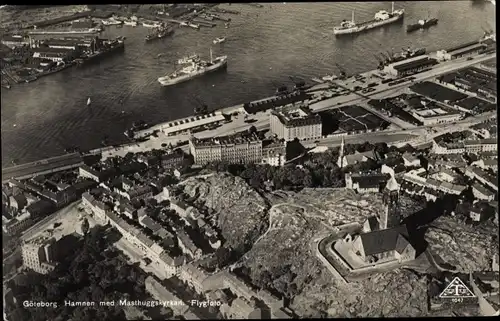 Ak Göteborg Schweden, Blick auf den Ort, Hafen, Kirche, Fliegeraufnahme