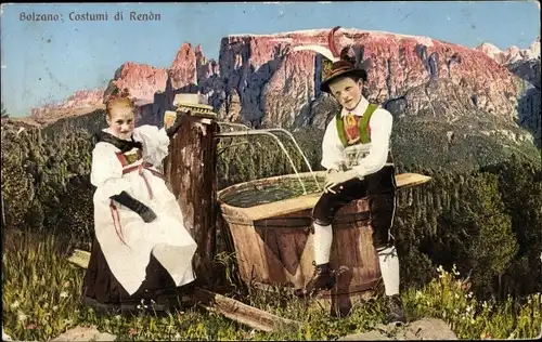 Ak Ritten Renon Südtirol, Costumi di Renon, Brunnen, Kinder in Trachten