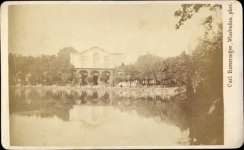 CdV Wiesbaden in Hessen, Teich, Schloss, um 1870