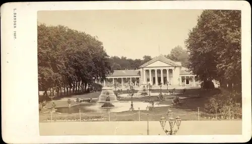 CdV Wiesbaden in Hessen, um 1870, Kirche, Friedhof