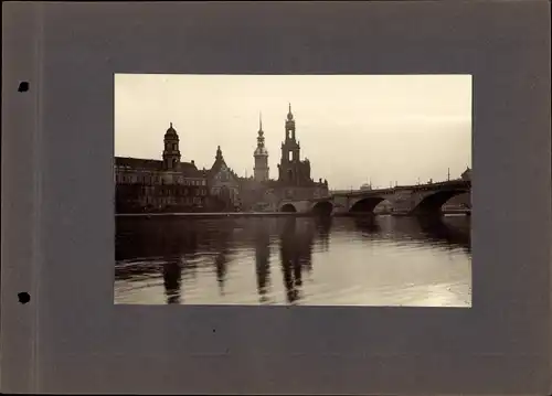 Foto Dresden Zentrum Altstadt, Flusspartie, Brücke, Kirche