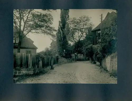 Foto Serkowitz Radebeul Sachsen, Straßenpartie im Ort