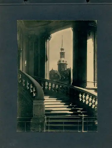 Foto Dresden Zentrum Altstadt, Innenansicht von einem Gebäude, Treppe, Kirchturm