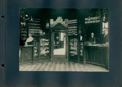 Foto Dresden Zentrum Altstadt, Engel Apotheke, Innenansicht, Apotheker, Annenstraße