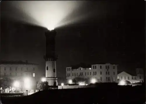 Ak Ostseebad Warnemünde Rostock, Leuchtturm, Nacht