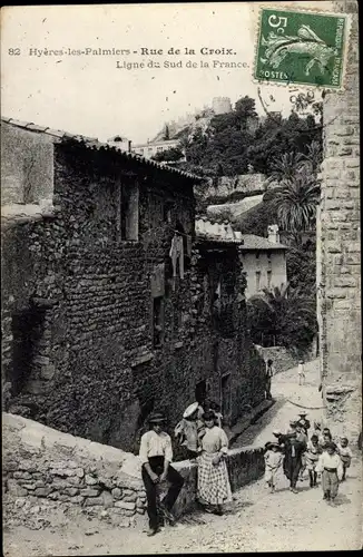 Ak Hyères les Palmiers Var, Rue de la Croix