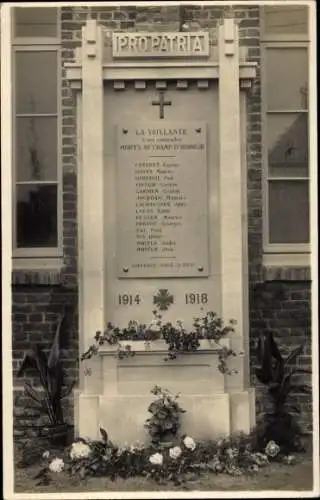 Foto Ak Saint Quentin Aisne, Monument der Gefallenen Soldaten, I.WK