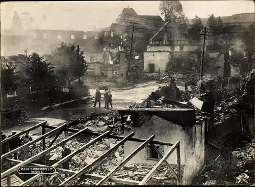 Foto Unbekannter Ort, Zerstörte Häuser