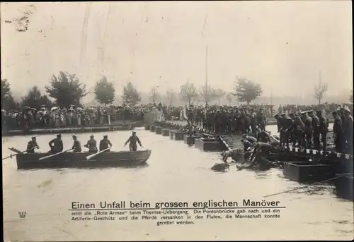 Riesen Ak Unfall beim großen englischen Manöver, Rote Armee beim Themse Übergang, Pontonbrücke