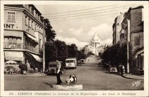 Ak Lisieux Calvados, Avenue de la Republique, Au fond, la Basilique