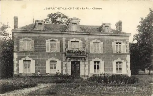 Ak Lessard et le Chêne Calvados, Le Petit Chateau