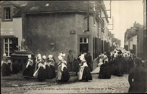 Ak Le Portel Pas de Calais, Procession revenant de la Benediction de la Mer