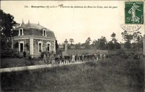 Ak Beaupréau Maine et Loire, Porterie du chateau du Bois du Coin, vue du parc