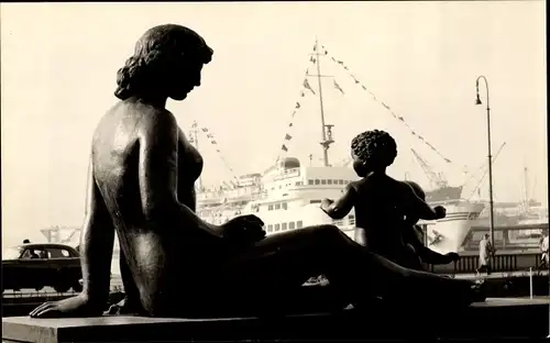 Foto Ak Oslo Norwegen, Monument, Passagierschiff