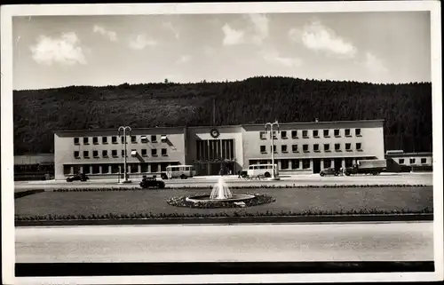 Ak Tuttlingen an der Donau Württemberg, Bahnhof, Springbrunnen