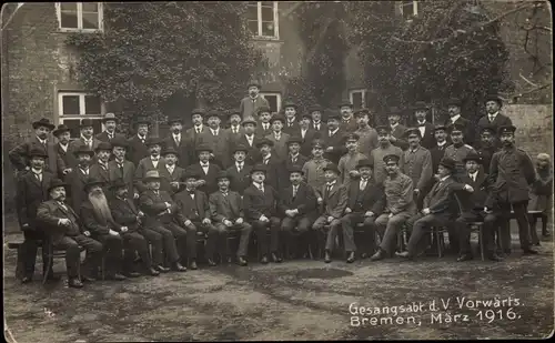 Foto Ak Hansestadt Bremen, Gesangsabt. d. V. Vorwärts, Gruppenportrait, März 1916