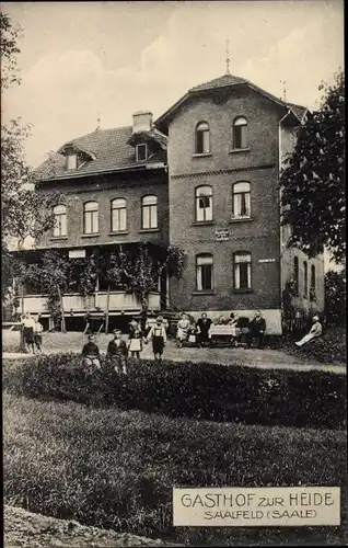 Ak Saalfeld an der Saale Thüringen, Gäste am Gasthof zur Heide