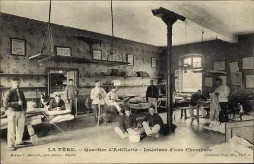 Ak La Fère Aisne, Quartier d'Artillerie, Interieur d'un Chambree