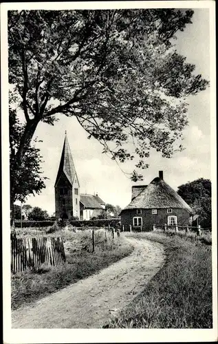 Ak Nebel auf der Insel Amrum Nordfriesland Kirche, Reetdachhaus